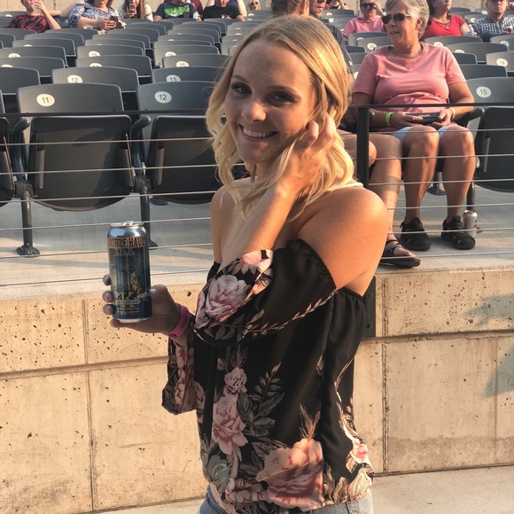 MEET ME! - Picture 2 of 3